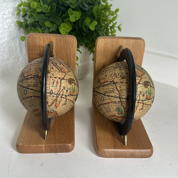 Vintage Globe Bookends with Wooden Base. Bin D - Picture 2 of 5